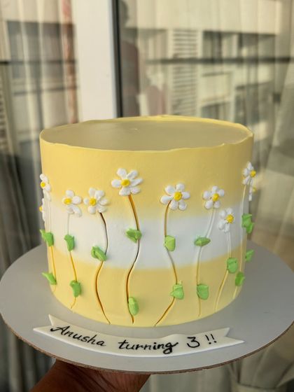 A cheerful yellow and white ombre cake decorated with hand-piped daisies. This no-fondant design is light, fresh, and perfect for a spring or summer celebration.