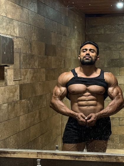 Abs check. Staying lean year-round.