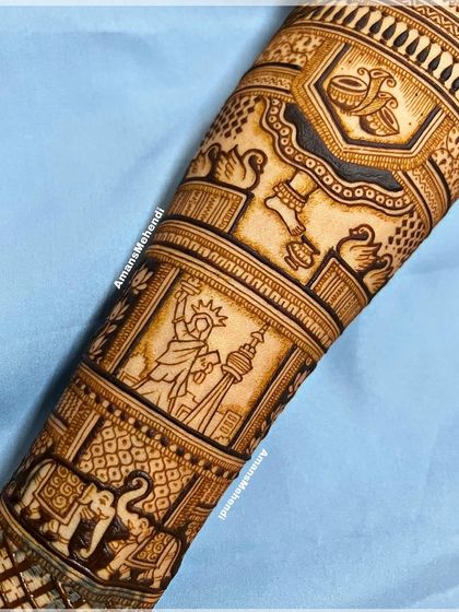 A unique element in a bridal design, this section features the Statue of Liberty and the CN Tower, symbolizing a love story that spans continents.