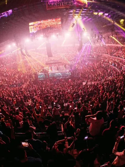 Using a fisheye lens, I captured the immense energy of a packed stadium. This perspective shows the entire arena united, with every fan immersed in the performance.