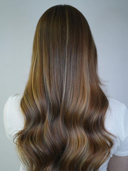 This look combines the best of both worlds: a deep brunette base with striking blonde highlights for a high-contrast, statement-making style.