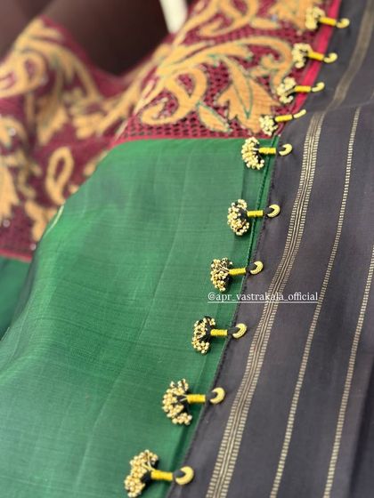 A saree border with unique button-like tassels.