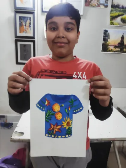 Shaurya from our CB1 batch with his creative T-shirt design. He combined different floral and fruit elements to create a unique and balanced composition.