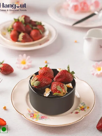 Our Strawberry with Belgian Chocolate Ganache Bento is a premium treat. The rich, dark chocolate perfectly complements the sweet, fresh strawberries, creating a luxurious dessert experience.