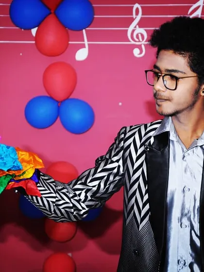 A classic of magic, the silk fountain. I love performing colorful, visual magic that fills the stage and captivates guests of all ages, especially at birthday parties and family celebrations.