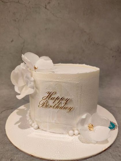 Chic & Themed Cakes for Adults photo 35