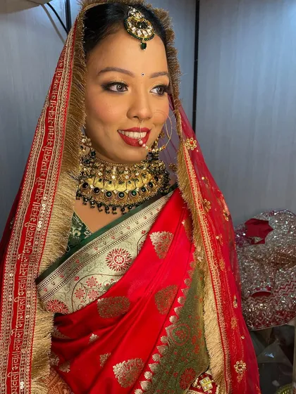 This North Indian bride was getting ready for a 2 AM ceremony, but her makeup is as fresh and flawless as ever.