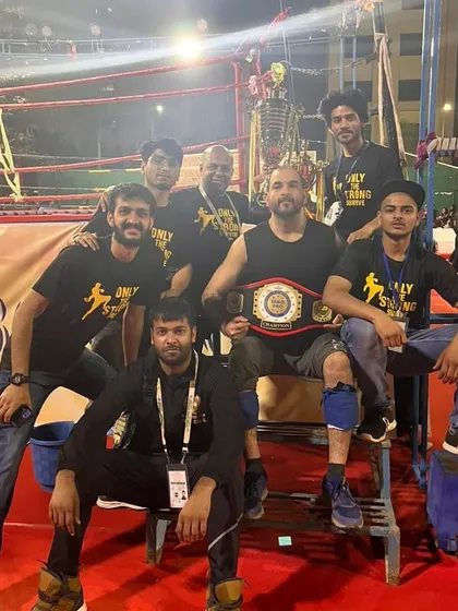 Another shot of the team with our champion and his belt. This victory belongs to the entire Dynamic Squad.