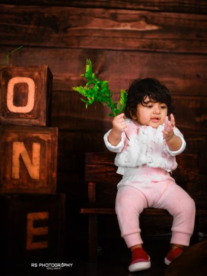 Another take on our rustic first birthday set, this time with a focus on the wooden "ONE" blocks against a dark wood panel backdrop. It's a great option for a more classic, timeless feel.