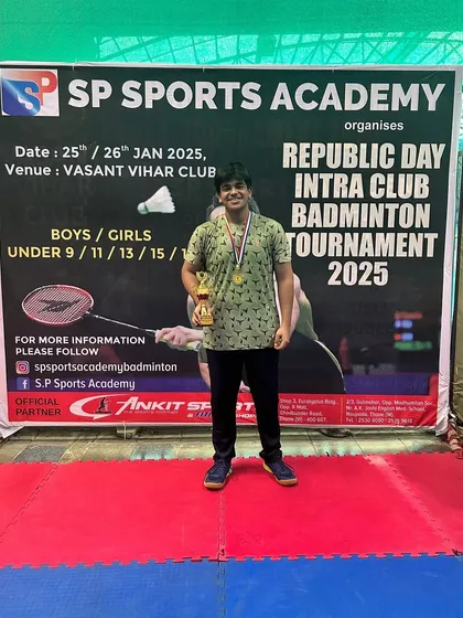 The U15 boys' runner-up, Yug Maske, with his trophy.