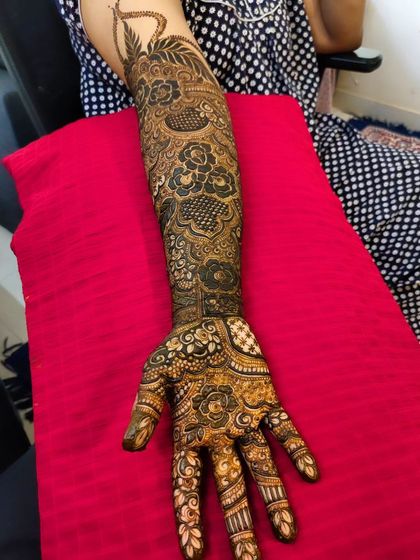 Hajira Mehendi Artist - Mehndi Artist Services Intricate Bridal & Sangeet Designs photo 21