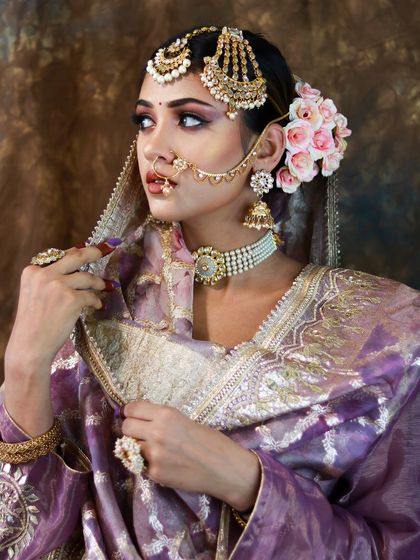 A full view of this regal look, complete with a floral hair accessory and traditional jewelry.