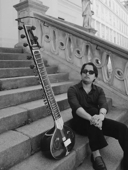 A black and white photo from Vienna. The stillness of the city felt like a pause, a moment for reflection before the next concert.