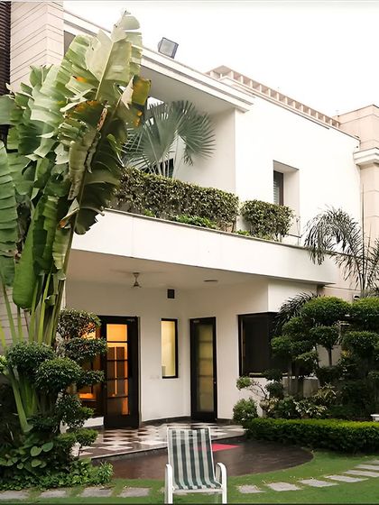 Where privacy meets nature’s embrace. This backyard, surrounded by lush, sculpted greenery, is designed to let you be your truest self, blending the comforts of home with the serenity of the outdoors.