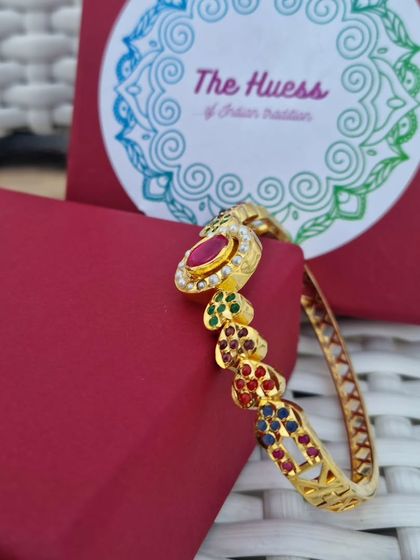 A side view of the 'अदा' (Ada) bracelet, highlighting the craftsmanship.