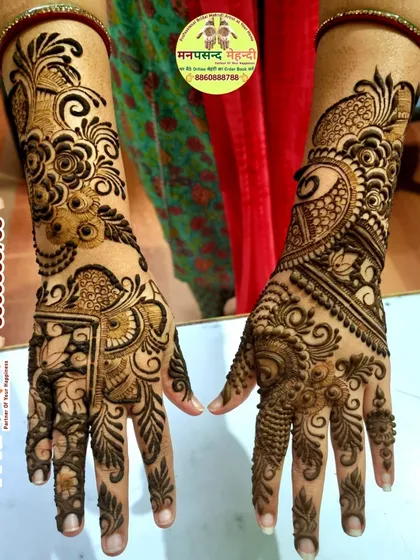 A beautiful Arabic-style design with a mix of floral and paisley motifs. The flowing pattern and use of open space make it look very elegant and modern.