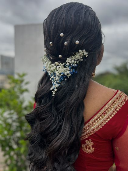 Dakshayini - Hairstyling Academy & Workshops Glamorous Curls & Ponytails photo 33