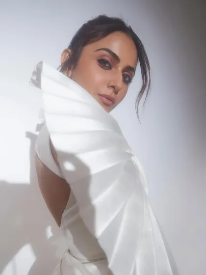 A full look at the Tanieya Khanuja gown for Rakul Preet Singh. The combination of the pleated, sculptural top and a sequined pencil skirt made for a standout ensemble at the Pinkvilla Style Awards.