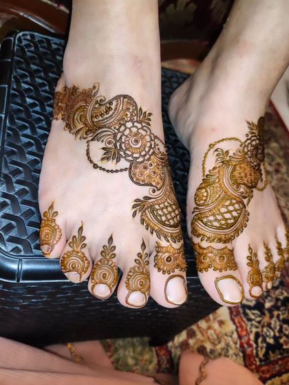 Hajira Mehendi Artist - Mehndi Artist Services Elegant Foot & Leg Mehndi photo 20