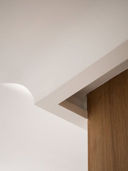 At Sculpta, every design detail was crafted with purpose. The seamless blend of wall and ceiling details creates an environment that reflects the class, elegance, and expertise of the procedures taking place.