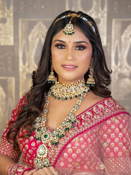 For a full bridal or heavy party look, you can rent a complete set like this one. This client is wearing a layered kundan and emerald green stone necklace, complete with a matching choker, earrings, and matha patti.