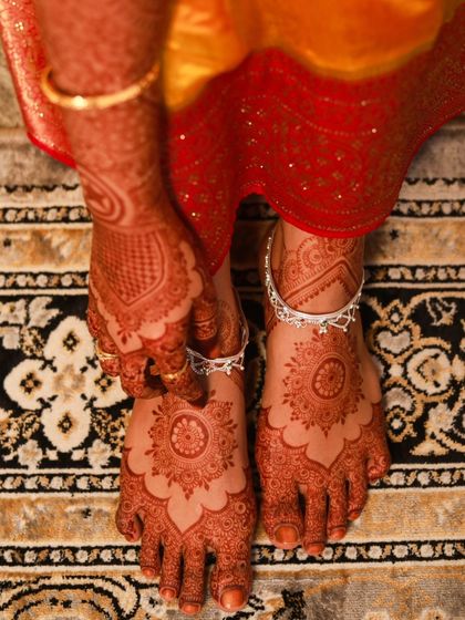 A stunning shot of the bride's hands and feet, showing a complete and intricate bridal henna set.