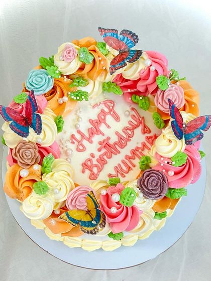 Another angle of the beautiful floral wreath cake for "Mummy."