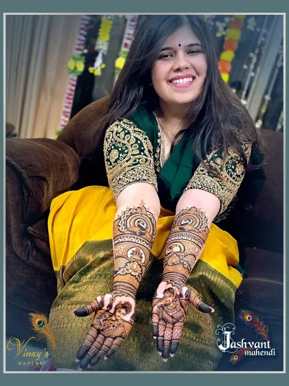 Another joyful photo of bride Ujala with her stunning, intricate bridal henna.
