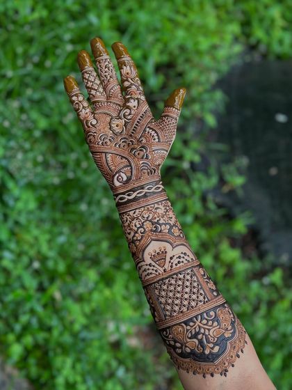 The other side of the full-arm demo design, showing different techniques and motifs.