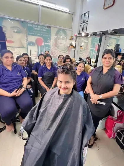 The start of a new journey for our hair cutting batch. Everyone is excited and ready to learn the fundamentals of professional hairdressing.