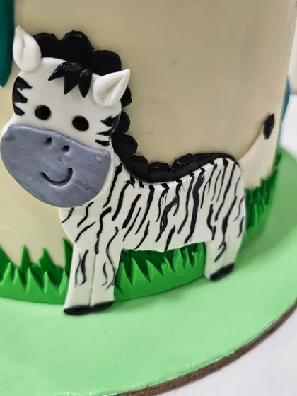 Detail of the cheerful 2D zebra on the side of the cake.