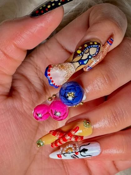 A close-up of the Navratri-themed nails, showcasing incredible sculpting and painting skills.