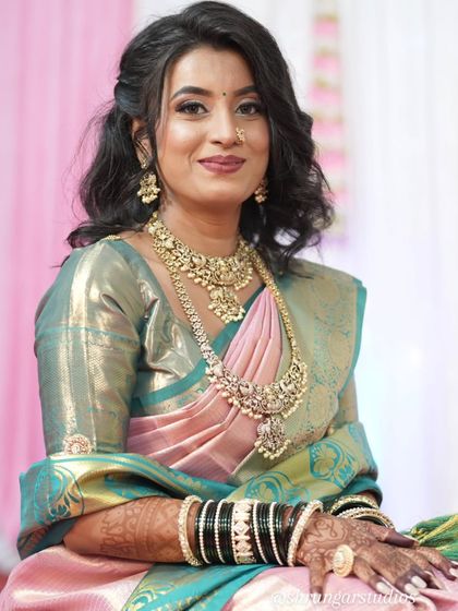 Unique caption for media id 137 describing the specific jewellery and look.