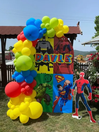 A superhero mashup theme featuring Batman, Spider-Man, Hulk, and Superman on a custom backdrop.