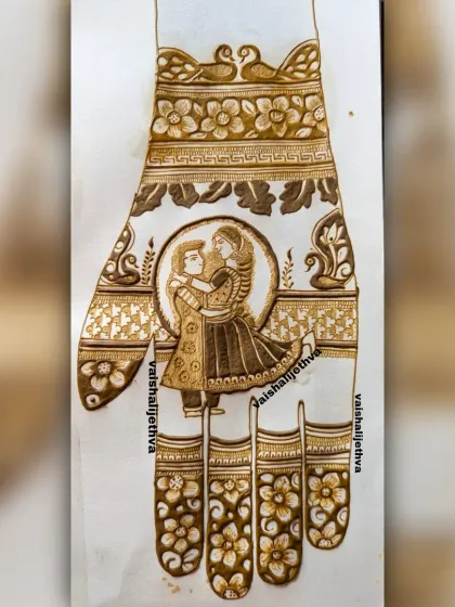 Another Karwachauth design, this one depicting a romantic couple pose, framed by floral patterns on the fingers.