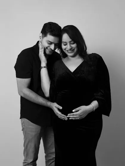 Sometimes, a simple black and white photo says everything. We focus on capturing the quiet, loving moments between you and your partner before your little one arrives. It’s all about the connection and the love you share.
