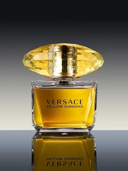 The cap on this Versace Yellow Diamond perfume is a work of art. I used a gradient background and a reflective surface to make the bottle look like a jewel on display. The lighting is all about making that diamond-cut cap sparkle.