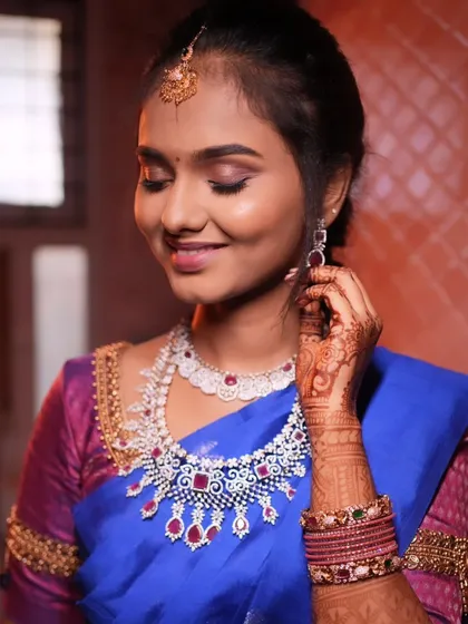 A beautiful reception look with a royal blue saree and diamond jewelry. The makeup is glamorous with a focus on shimmery eyes.