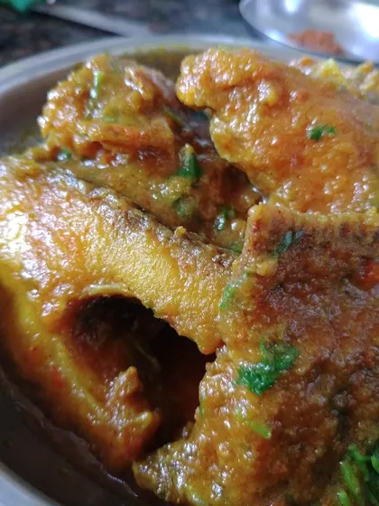 This is my version of Roshiye Koshiye Telapia, where the sweet-tasting Tilapia fish is cooked slowly in a rich and spicy gravy. It's a simple dish that is packed with robust flavors.