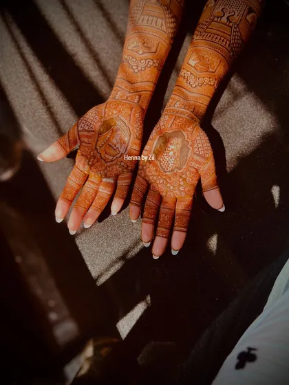 A different perspective of the Raja-Rani mehendi, showing the full design in natural sunlight.
