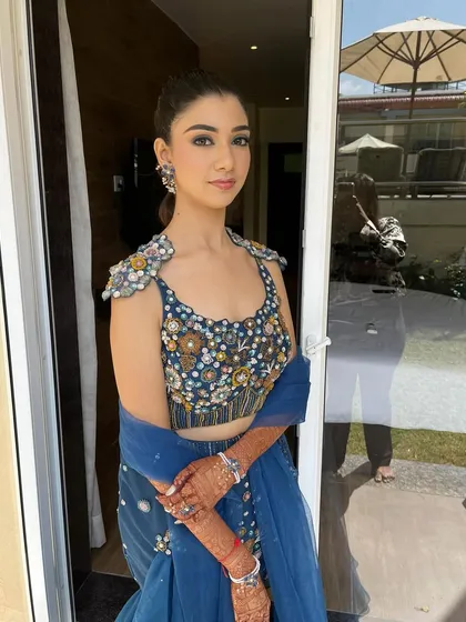 Channeling ocean vibes with this stunning blue fishcut outfit. I kept the makeup fresh and glowing, with a defined eye to complement the intricate details of her 'mermaid glam' look.
