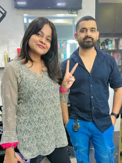 A picture with a happy client. Building a good relationship and ensuring my clients are satisfied is a key part of my process.