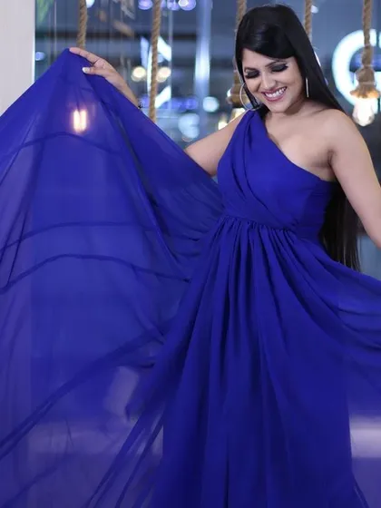 Feel the drama with this royal blue one-shoulder gown. The flowing fabric is perfect for creating dynamic and beautiful shots.