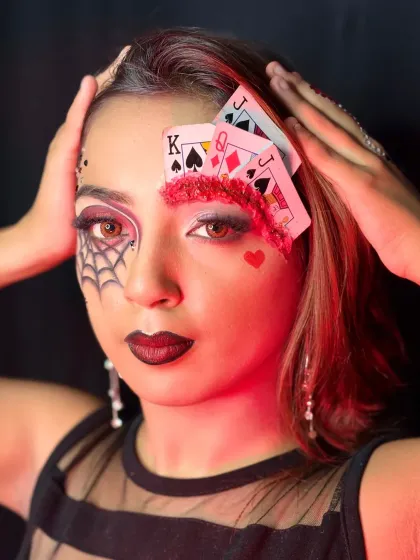 A frontal shot of the Halloween look, highlighting the asymmetry and the combination of different creative elements.