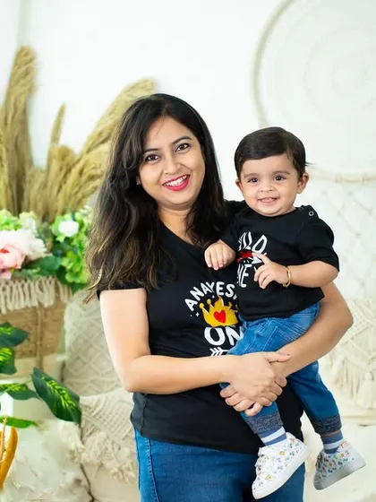 A lovely mother-daughter moment from the same birthday session. Their matching shirts and happy smiles are just perfect.