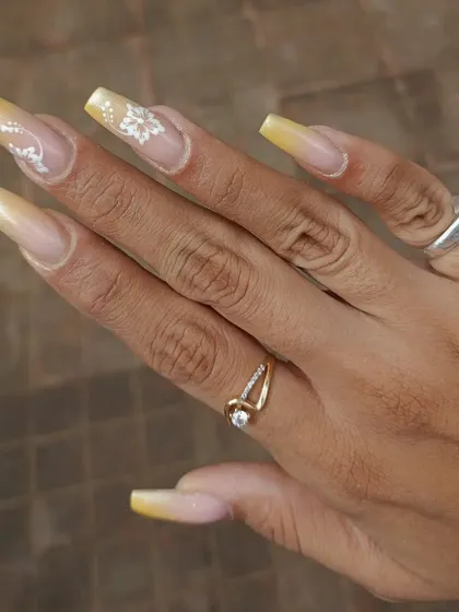 A long, square-shaped set with a yellow ombre and white floral stamping.