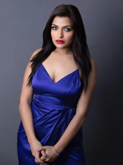 A close-up of the bold and glamorous makeup look. The red lip is perfectly defined, and the eyes are captivating.