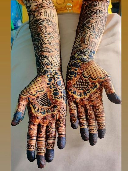 Intricate Bridal Henna photo 11