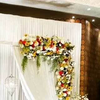 The side of the mixed-flower arch, highlighting how the colors and shapes of the flowers are balanced to create a harmonious and beautiful design.