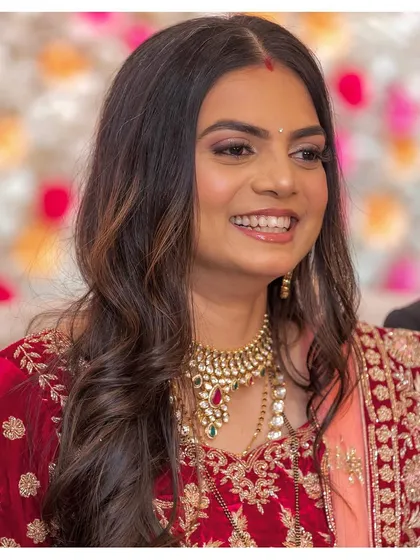 Flawless and filter-less reception makeup for Aditi. Her skin-like finish glows under the lights, paired with a beautiful red velvet lehenga.
